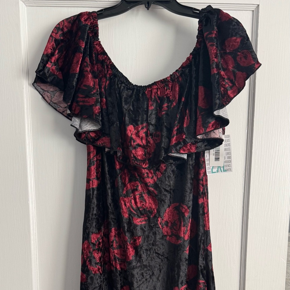 LuLaRoe CiCi Ruffle Collar Dress In Black with Red Roses in size 2X